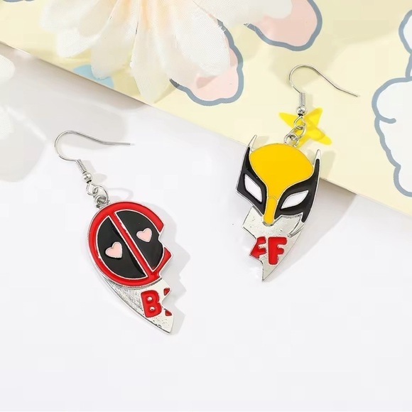 Marvel Wolverine & Deadpool BFF Bestie 2 PC Heart Earrings Set - Picture 5 of 6